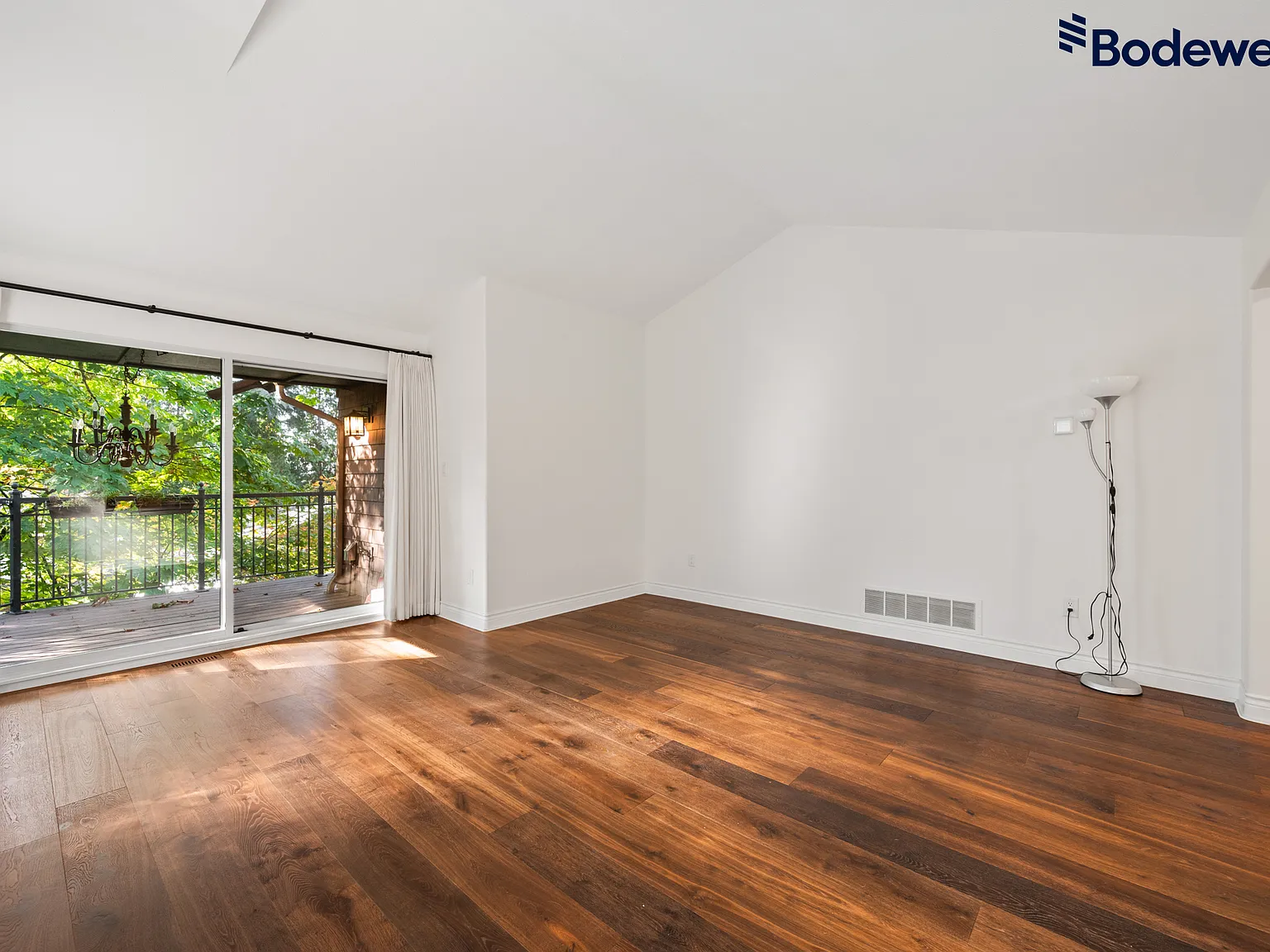 1/2 Duplex - 1110 Strathaven Drive — Photo 3