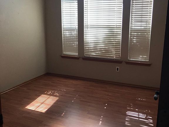 5th image of 317 Amanda Dr