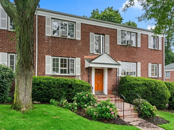 49 Nathan Hale Drive #12A, Huntington, NY 11743