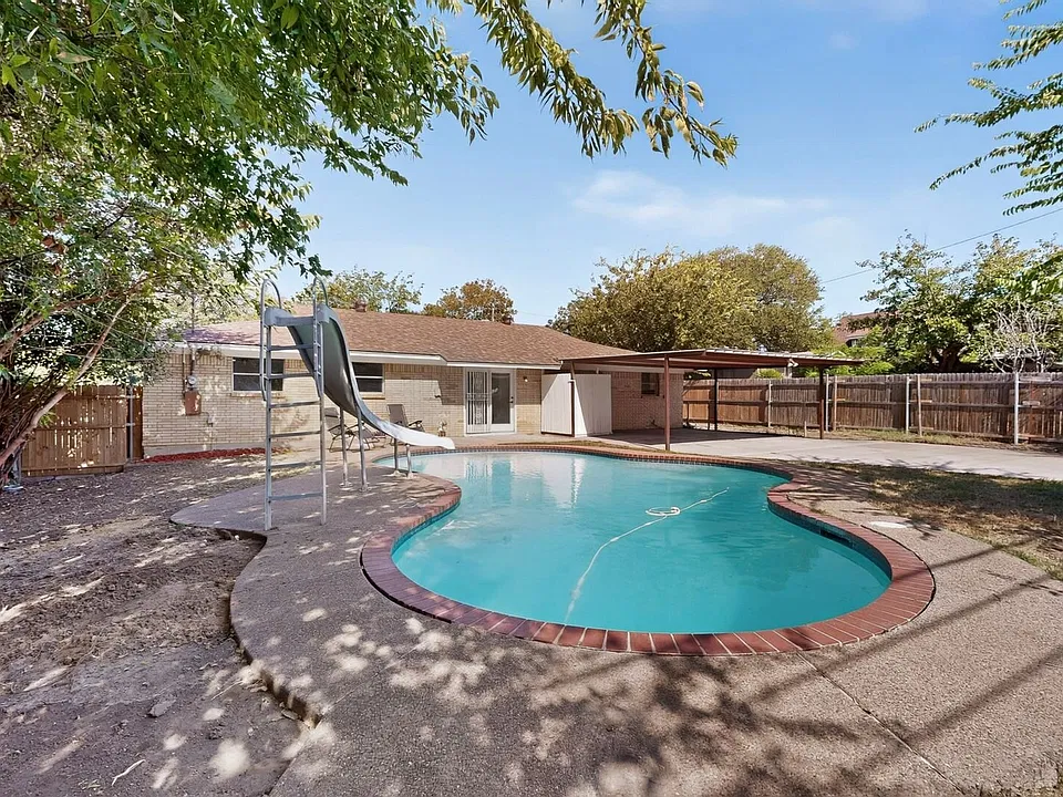 5451 Lubbock Ave