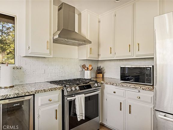 4th image of 1204 Yellowstone Dr