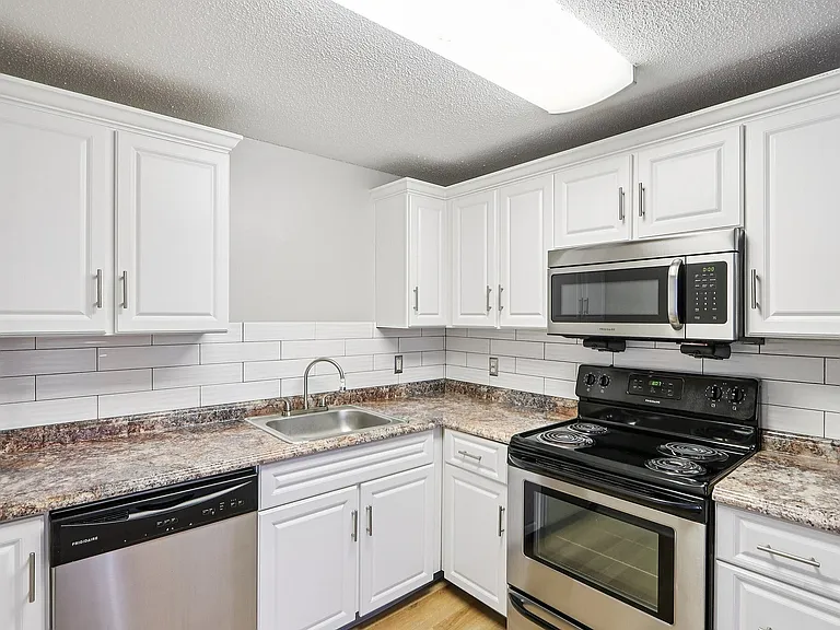 7-web-or-mls-135 Elm St 57-S0412-007