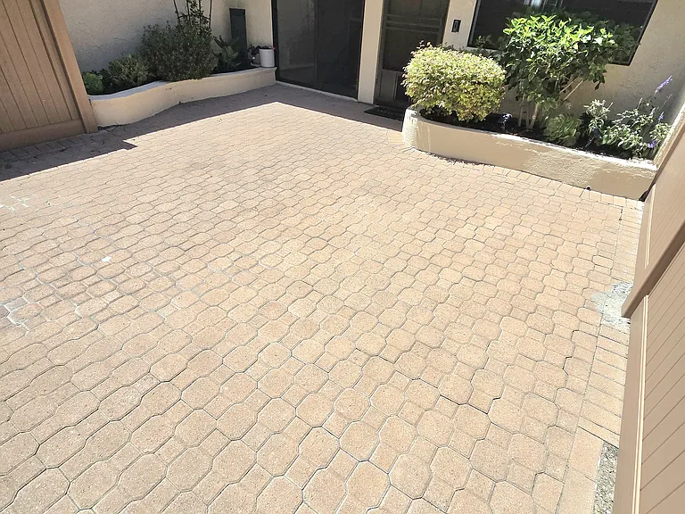 624 Thoreau Ln — Photo 2