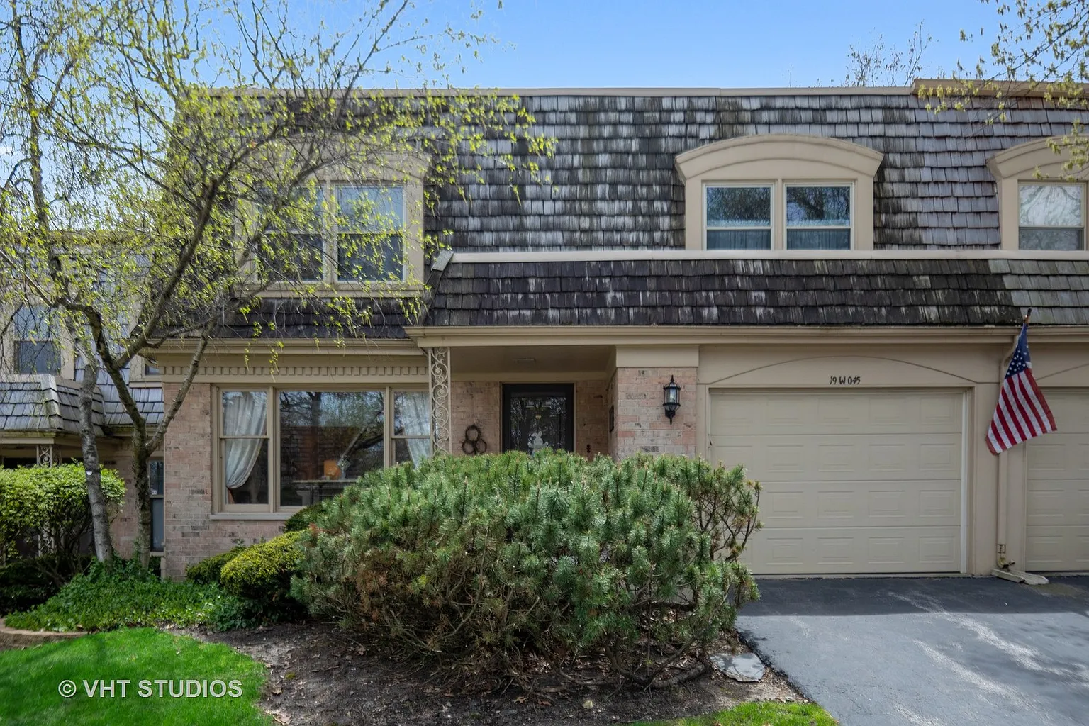 19W045 Avenue Barbizon photo 1