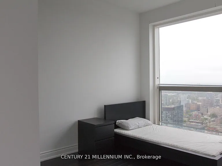 388 Yonge St #7002 — Photo 5