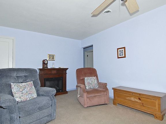 5th image of 9513 Theodosia Ave