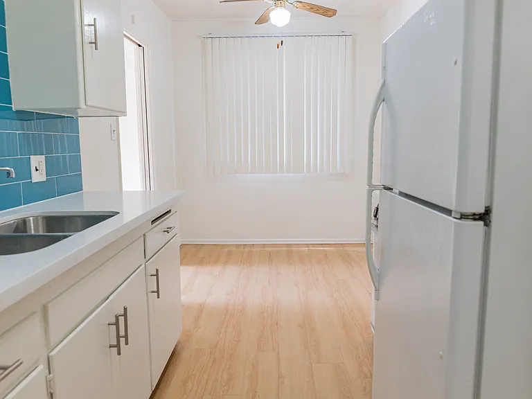 Gayley Manor Apartments — Photo 53