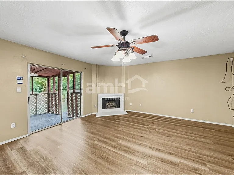 521 Emerald Fields Ln — Photo 6