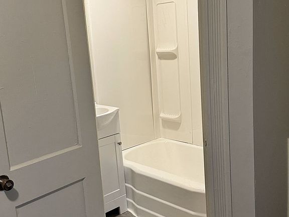 4th image of 318-320 W Market St Floor 1