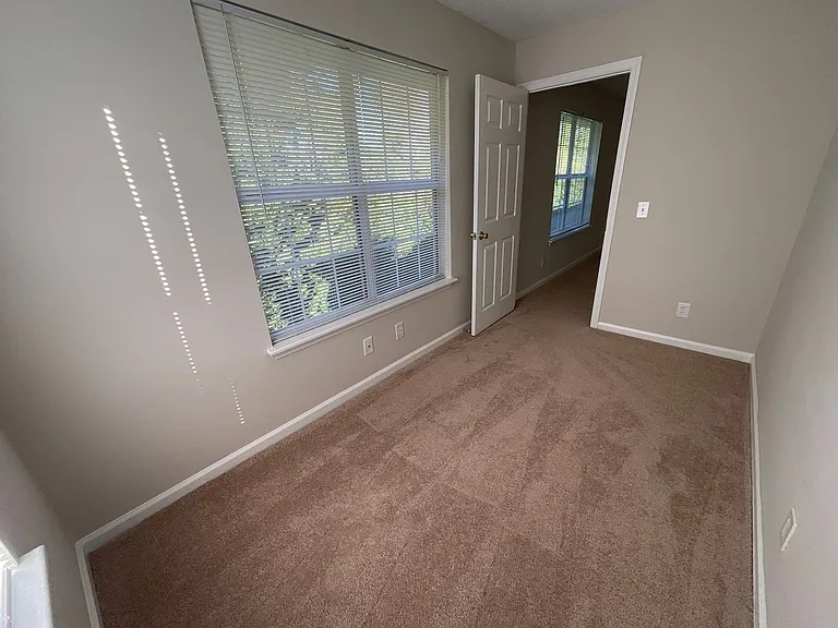 Meridian Park Apartments — Photo 28