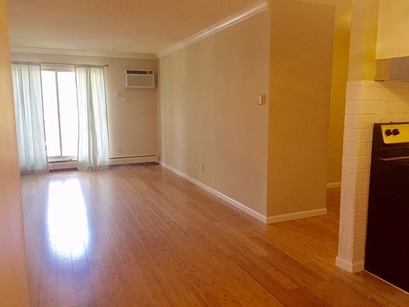4th image of 7412 22nd St W #204
