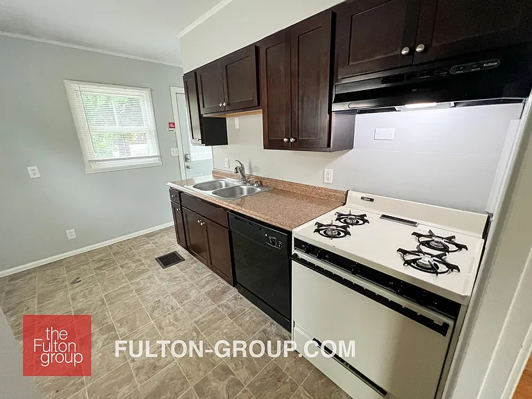 905 Veto St NW — Photo 2