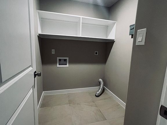 4th image of 1023 La Muralla St