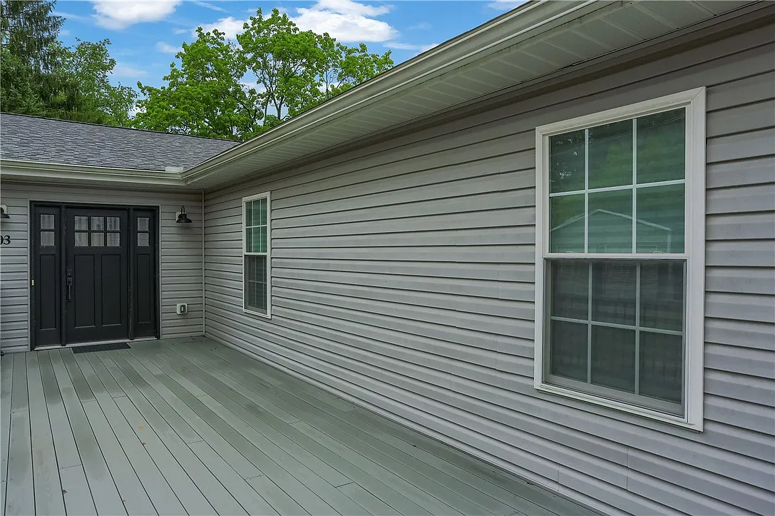 3 bed, 2.0 bath, 2400 sqft, $2,850 — Photo 2