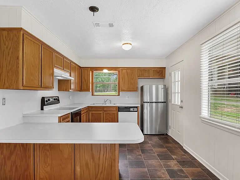 125 Red Oak Dr — Photo 5