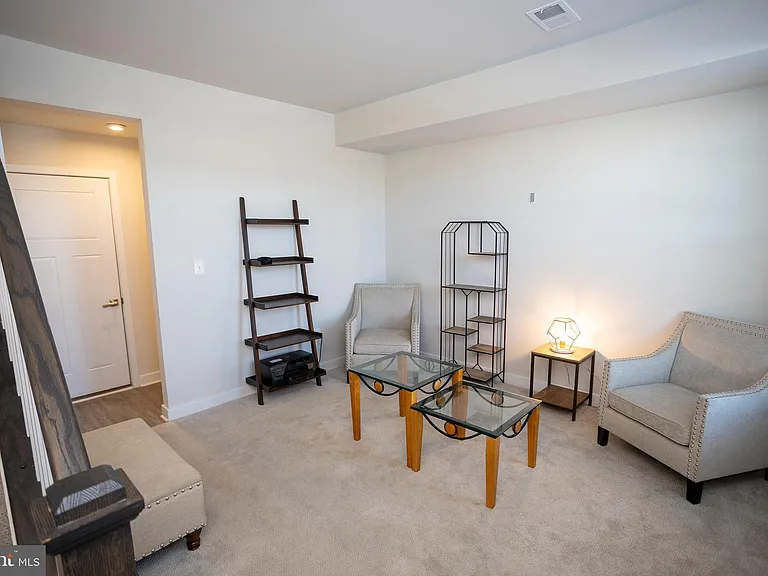 9926 New Pointe Dr — Photo 3