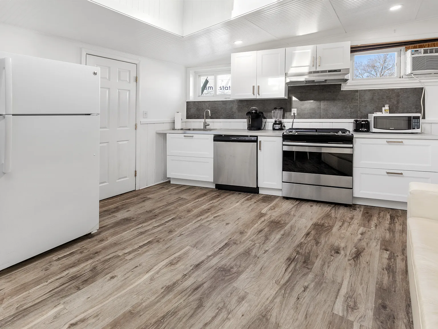 Village Apartment — Photo 2