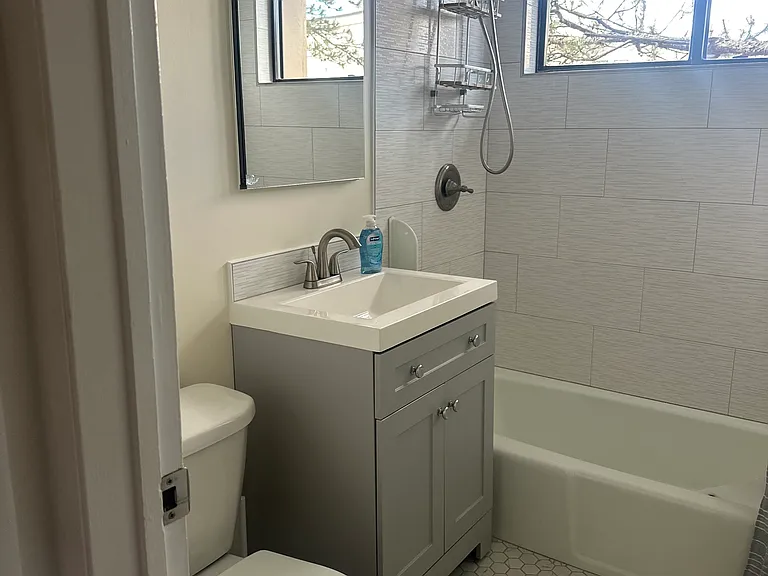 12-12G Shrewsbury Green Dr #G — Photo 10