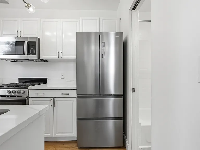 452 Oak St #4 — Photo 10