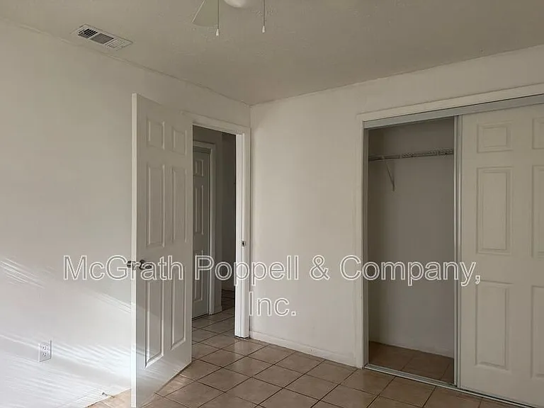 3828 Lakeshore Dr #B — Photo 13