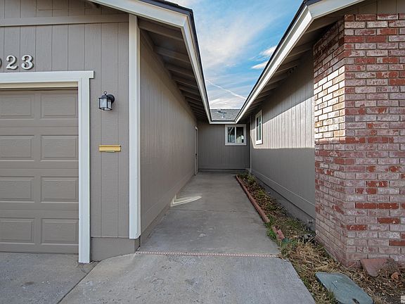 3rd image of 923 E Greenbrae Dr
