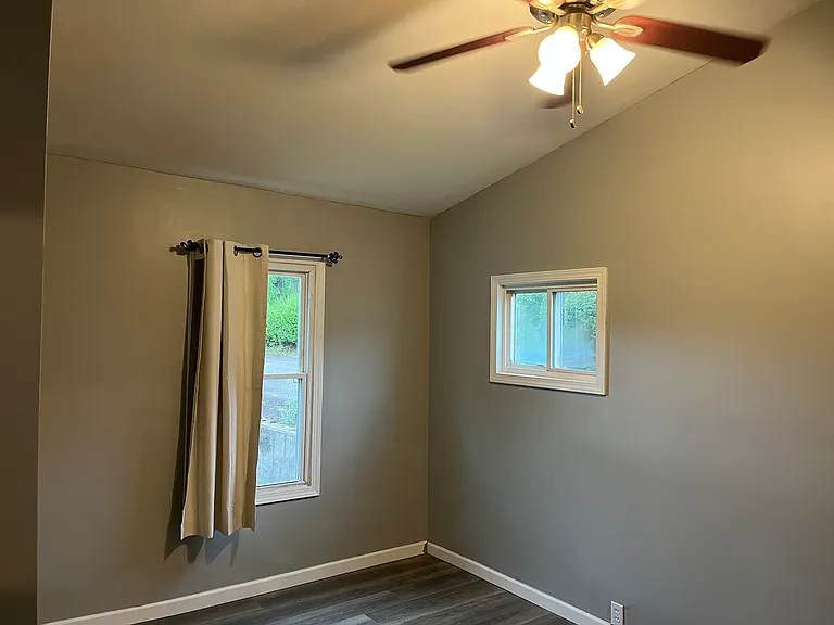 305 Russell St — Photo 14