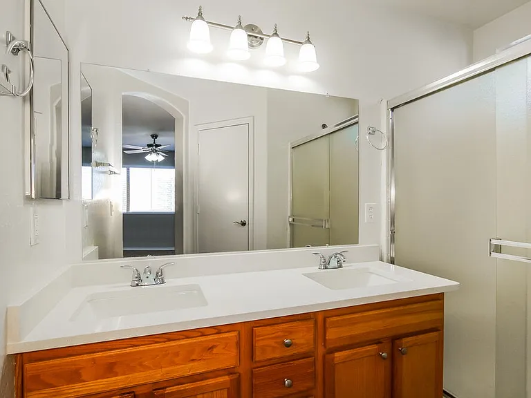 9313 S 35th Dr — Photo 10