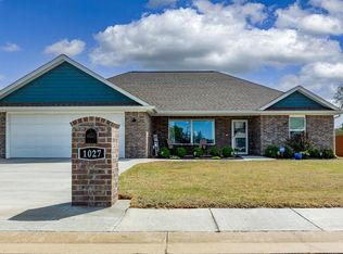1027 Village Dr, Grove, OK 74344
