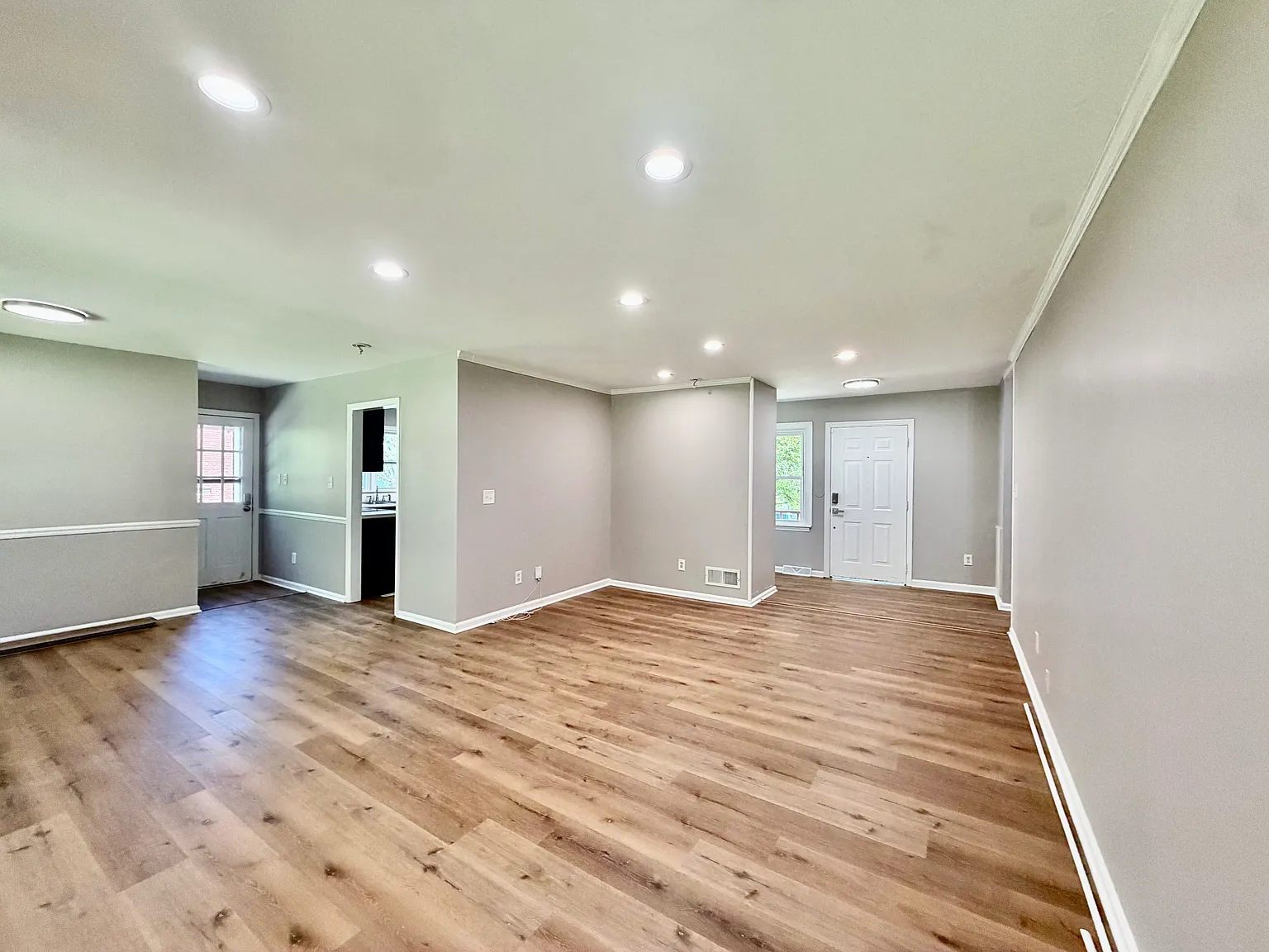 3 bed, 1579 sqft, $2,300 — Photo 4