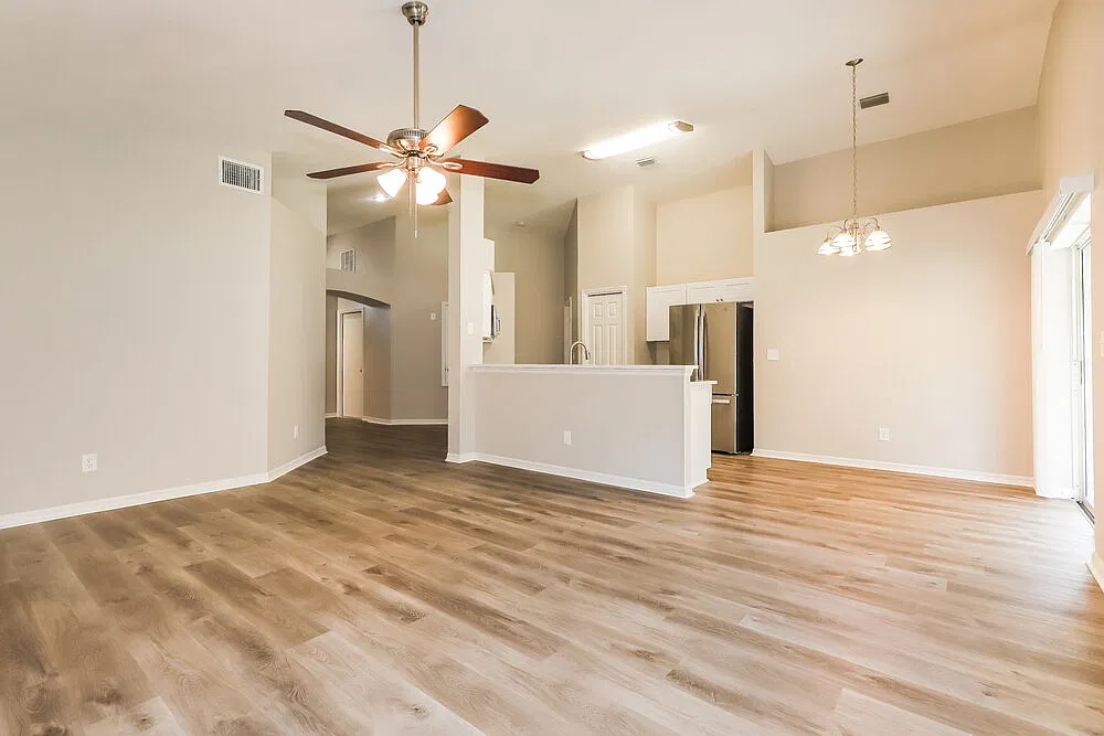 3 bed, 2.0 bath, 1516 sqft, $2,380 — Photo 4