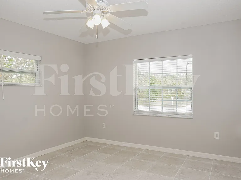 1136 Delmar Ter NE — Photo 4