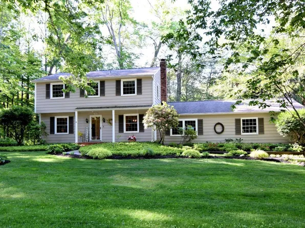 17927 Elliott Dr, Chagrin Falls, OH 44023
