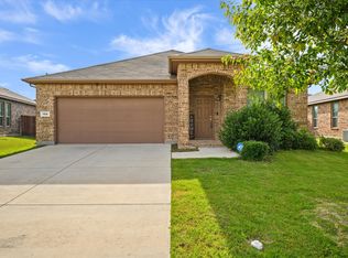 160 Hidden Creek Ct, Saginaw, TX 76131