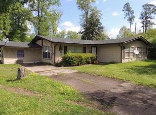 913 Wedgewood Dr, Hattiesburg, MS 39401
