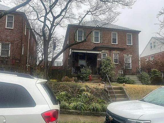 3rd image of 2413 Pelham Ave