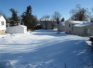 4144 Mapleleaf Rd, Waterford, MI 48328