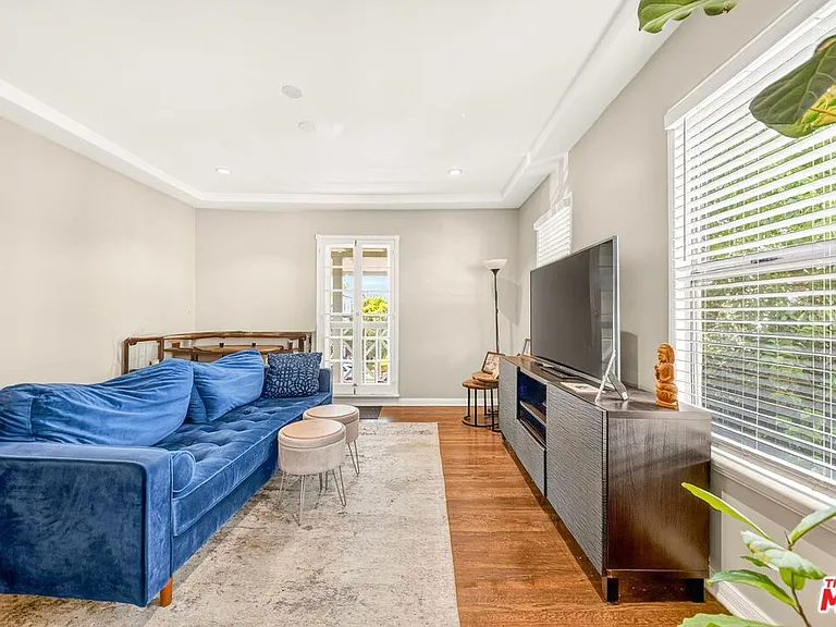 9928 Robbins Dr — Photo 11