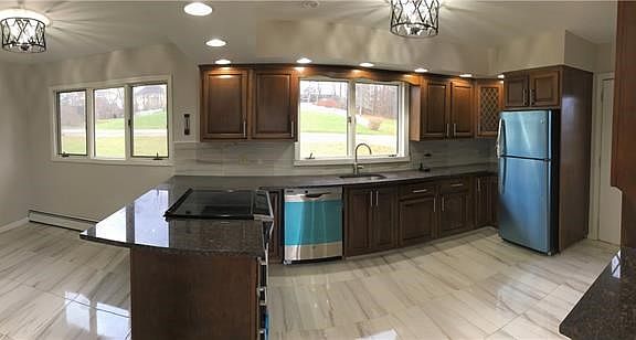 3rd image of 85 Houtman Dr