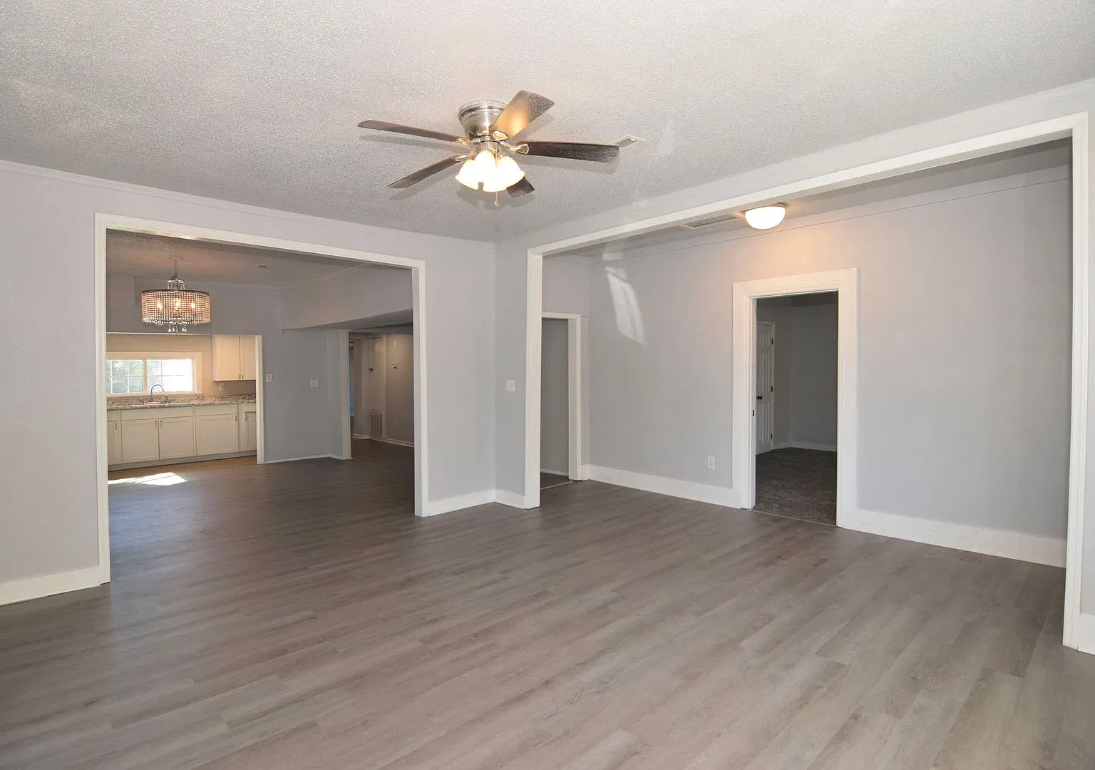 August Special! Application/Reservation Fees refunded at Move In! 300 off 2nd months rent — Photo 3