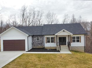 273 Clinchfield Dr, Monterey, TN 38574