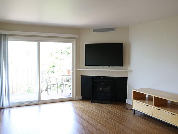 5th image of 1580 Lombard St APT 3