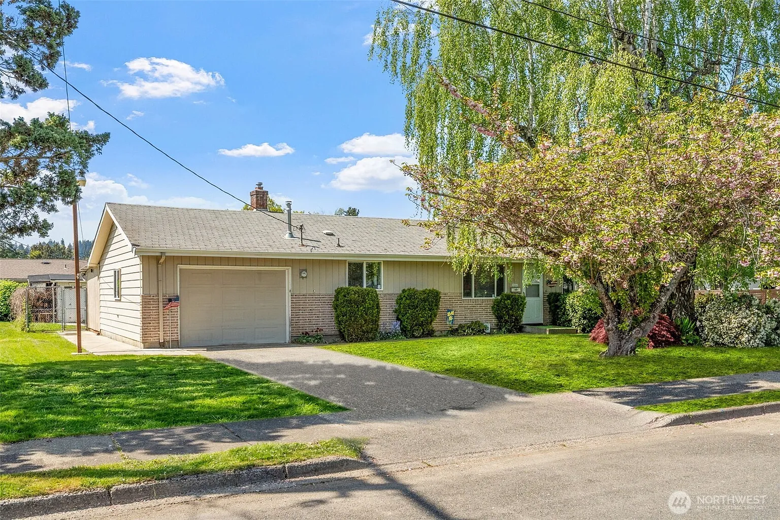 1516 Wright Ave photo 1