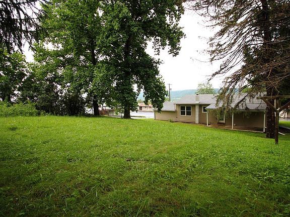 4th image of 121 Clemens Ln