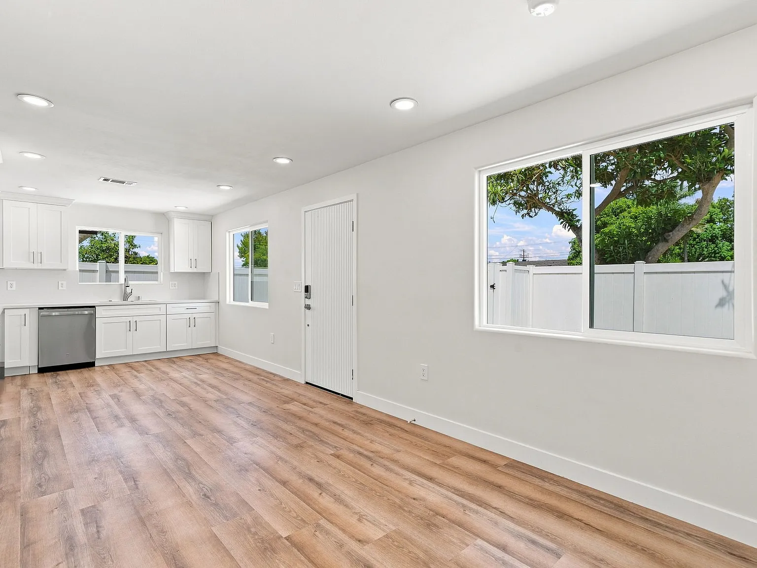 2 bed, 720 sqft, $3,100 — Photo 4