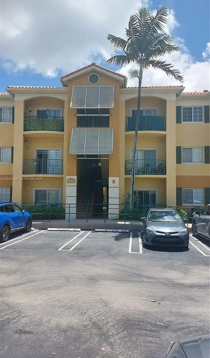 Palm Gardens At Doral Con — Photo 1
