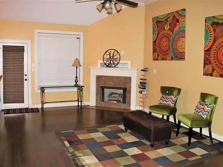 2704 Plum Creek Dr — Photo 5