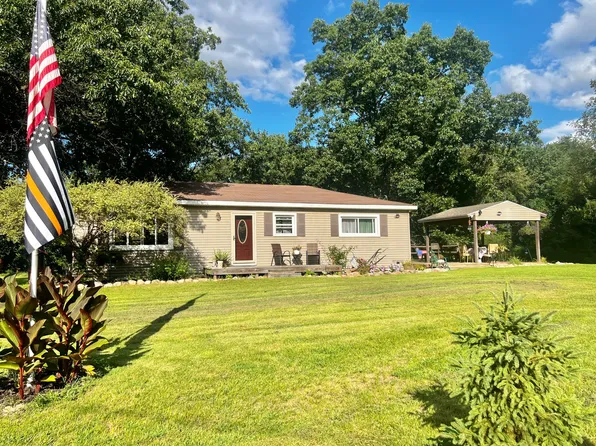 3979 W Bacon Rd, Hillsdale, MI 49242