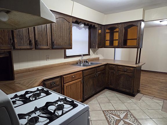 4th image of 4006 Bryant Ave N