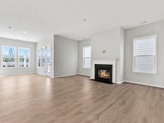 5th image of 406 Northgate Blvd