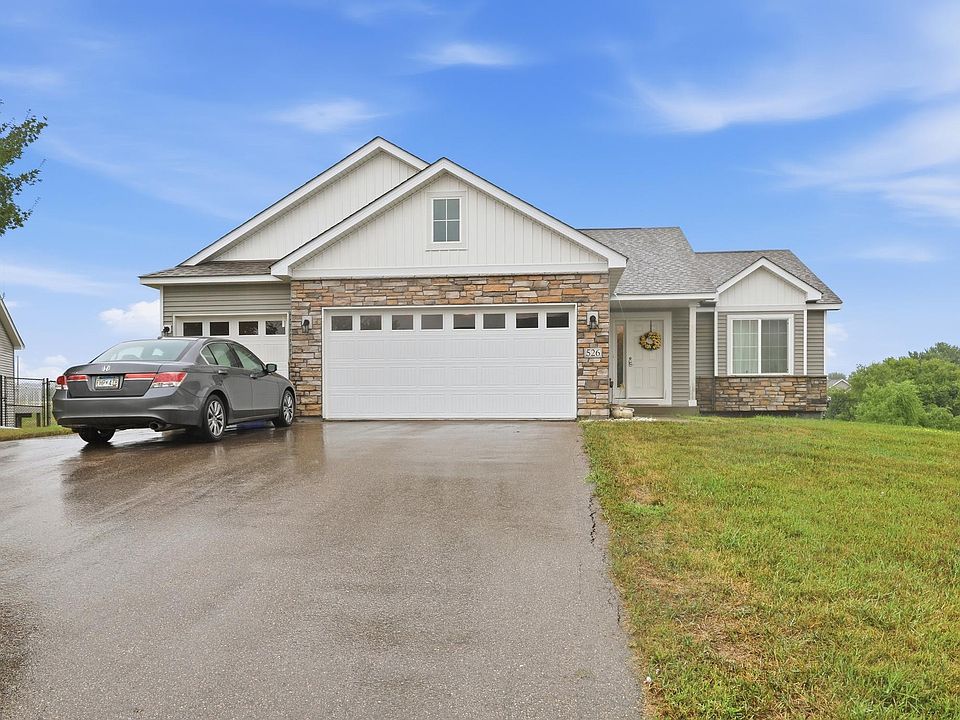 1st image of 526 3rd Ave NE